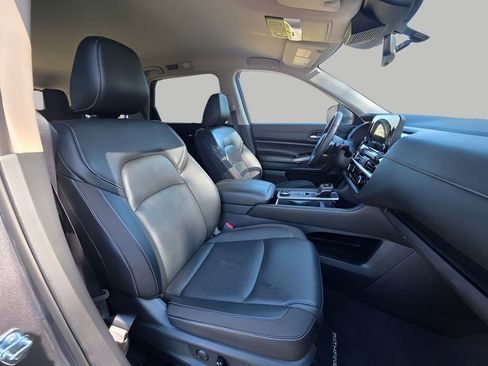 Used 2025 Nissan Pathfinder SL image 13