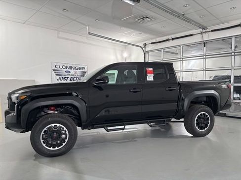 New 2025 Toyota Tacoma TRD Off-Road image 4