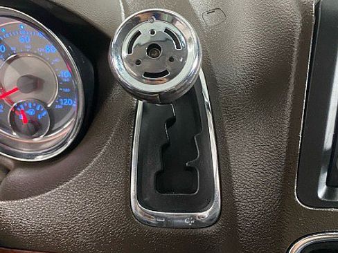 Used 2012 Chrysler Town & Country Touring image 19