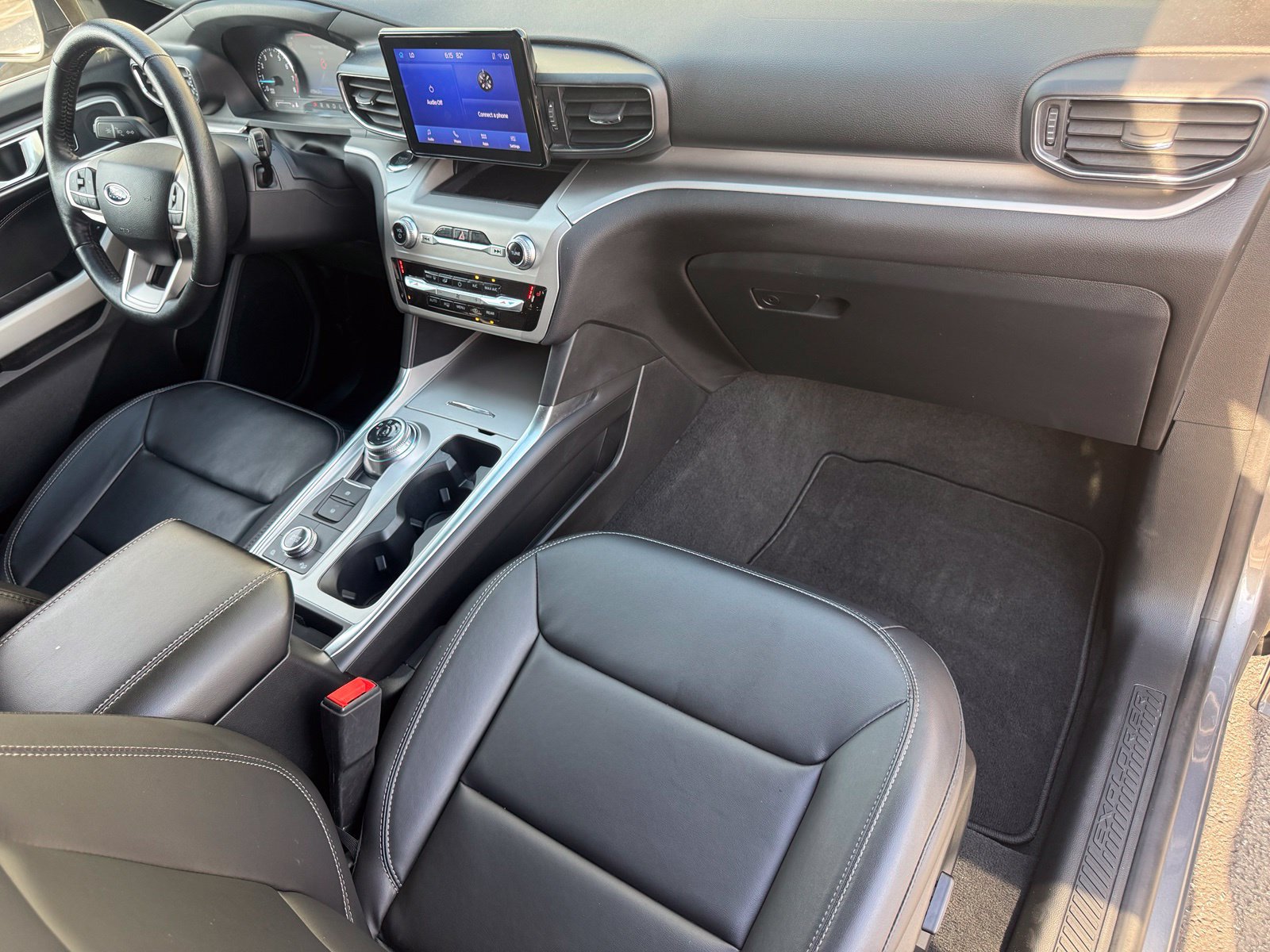 Used 2022 Ford Explorer XLT w/ Equipment Group 202A AWD/4WD image 19