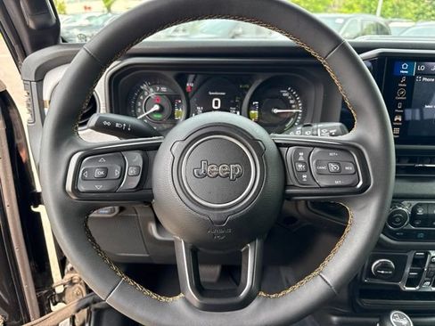 Used 2024 Jeep Wrangler Unlimited w/ Convenience Group AWD/4WD image 10