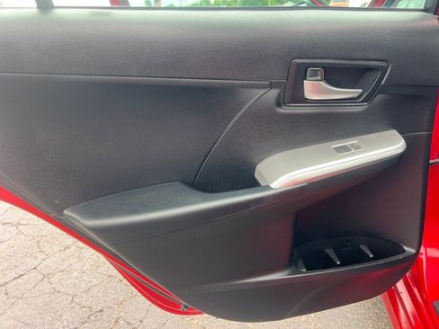Used 2014 Toyota Camry SE FWD image 12