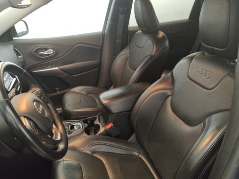 Used 2019 Jeep Cherokee Limited AWD/4WD image 17