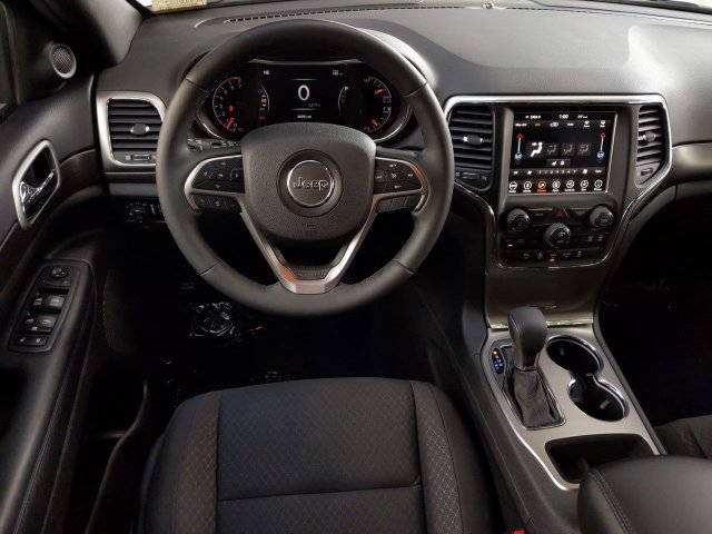 Certified 2018 Jeep Grand Cherokee Laredo RWD image 31