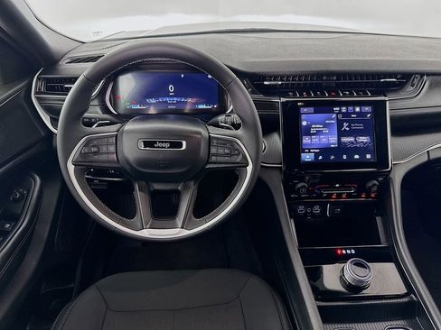 Used 2024 Jeep Grand Cherokee L Laredo image 23