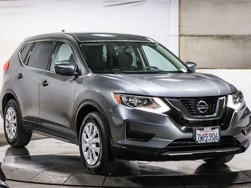 Used 2017 Nissan Rogue S FWD image 3