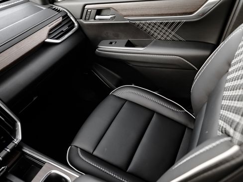 New 2026 GMC Acadia Denali w/ Super Cruise Package image 34