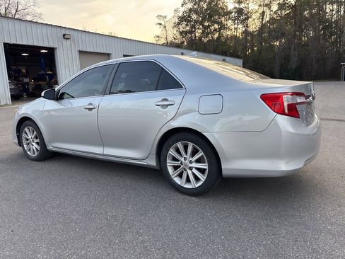 Used 2012 Toyota Camry XLE w/ Leather Pkg image 24