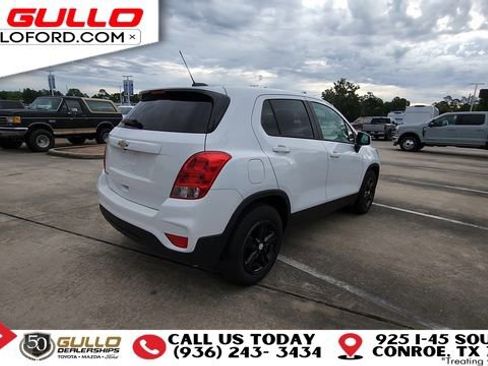 Used 2022 Chevrolet Trax LS w/ Tint and Cruise Package FWD image 8