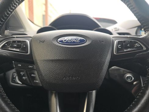 Used 2017 Ford Escape Titanium image 29