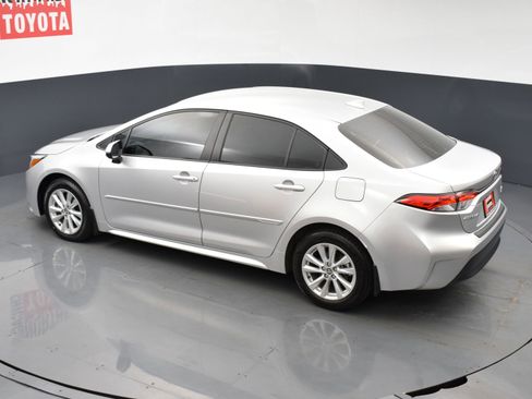 Used 2024 Toyota Corolla LE w/ LE Convenience Package FWD image 19