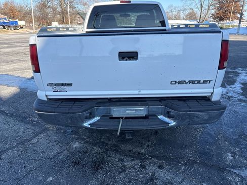 Used 2002 Chevrolet S10 Pickup LS w/ LS Preferred Equipment Group image 5