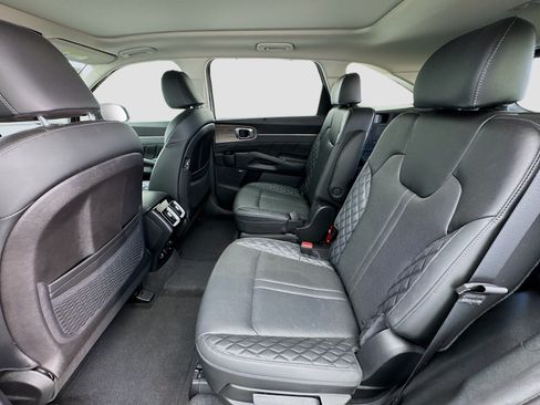 Used 2023 Kia Sorento SX Prestige AWD/4WD image 16
