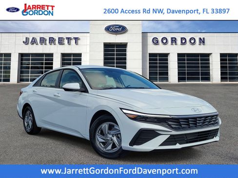 Used 2025 Hyundai Elantra SE FWD image 1