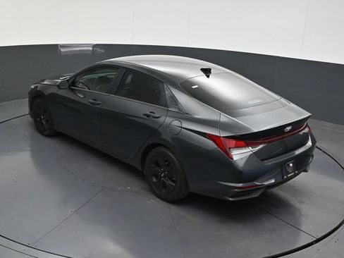 Used 2021 Hyundai Elantra SEL w/ Preferred Accessory Package FWD image 17
