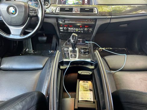 Used 2015 BMW 750Li xDrive AWD/4WD image 25