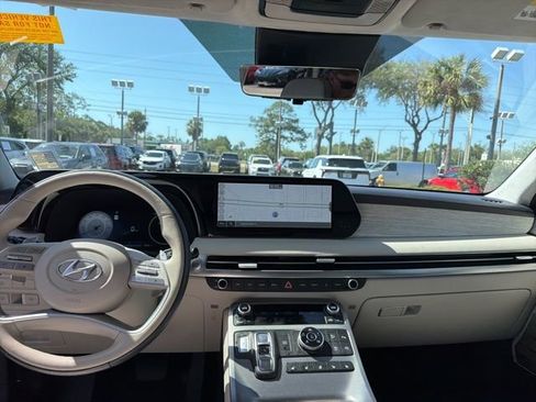 Used 2024 Hyundai Palisade Calligraphy image 11