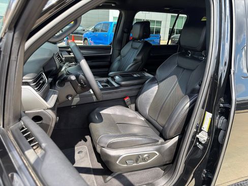 Used 2024 Jeep Wagoneer Series II w/ Flexible Seating Group RWD image 14
