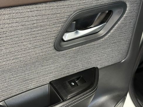 Used 2023 Nissan Rogue SV image 14