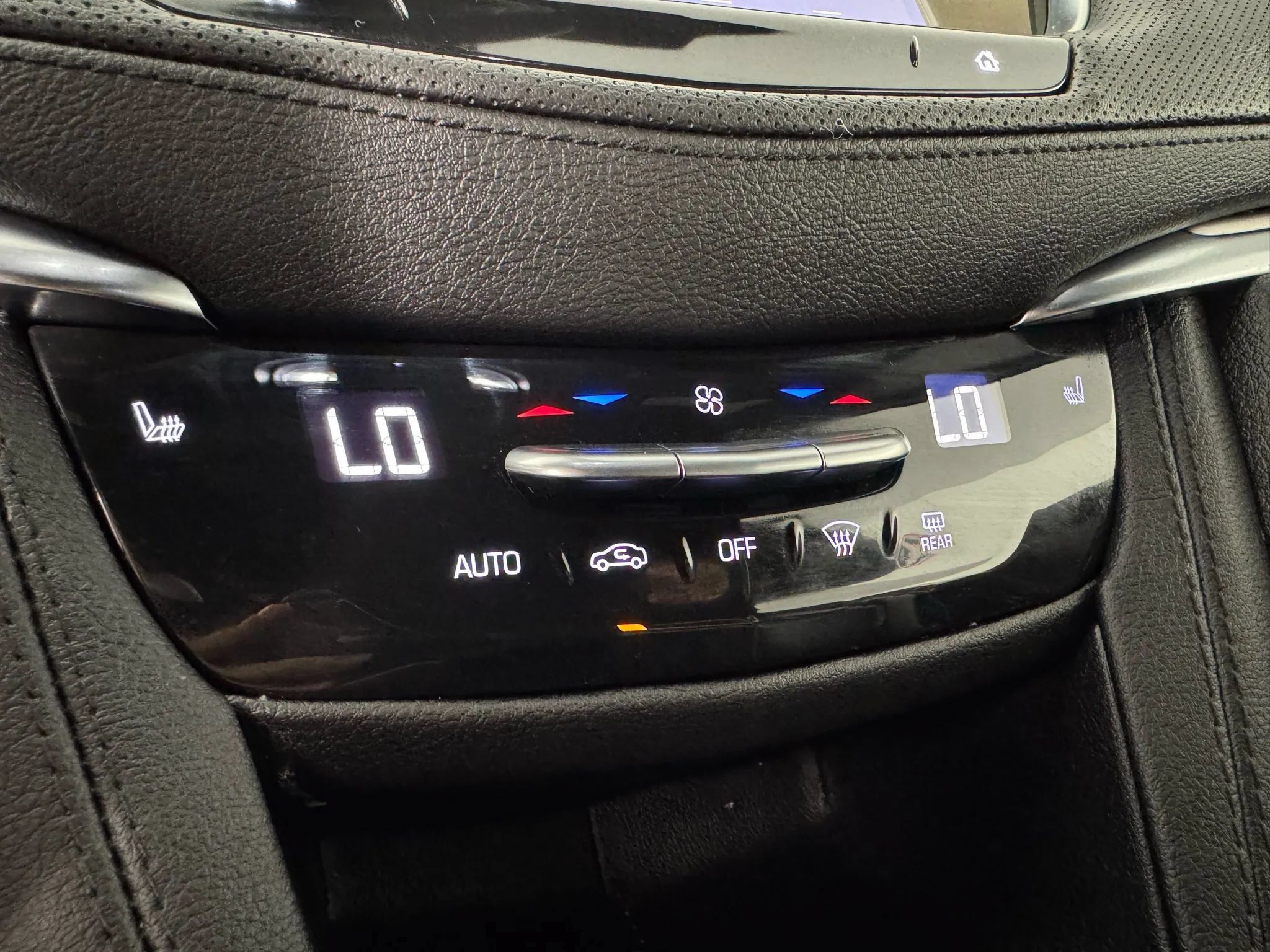 Used 2025 Cadillac XT5 Luxury w/ LPO, Floor Liner Package AWD/4WD image 21