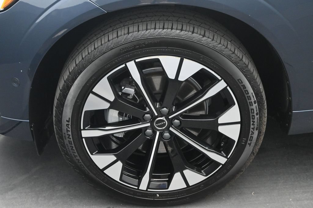 Certified 2026 Volvo XC60 B5 Plus AWD/4WD image 4