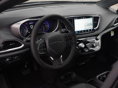 New 2026 Chrysler Pacifica Select image 26