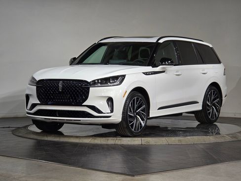 New 2026 Lincoln Aviator Black Label w/ Jet Appearance Package image 4