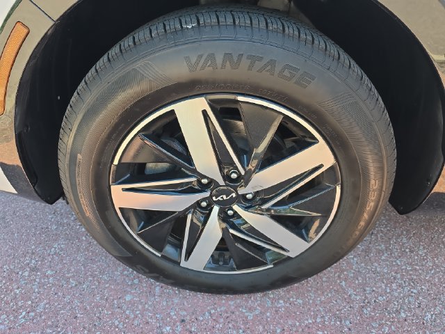 Used 2022 Kia Sorento S FWD image 23