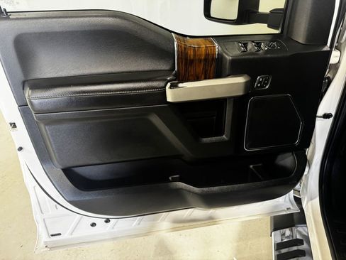 Used 2019 Ford F150 Lariat w/ Equipment Group 502A Luxury AWD/4WD image 18