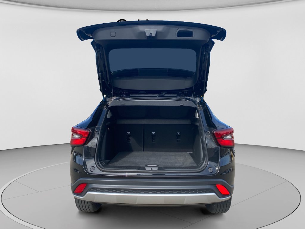 Used 2024 Chevrolet Trax LT w/ Sunroof Package FWD image 14
