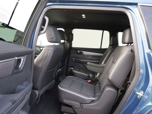 Used 2025 Buick Enclave Preferred image 18