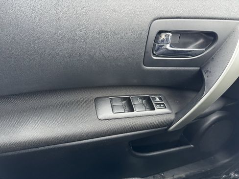 Used 2013 Nissan Rogue SV image 27