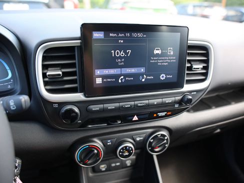 Certified 2023 Hyundai Venue SE FWD image 18