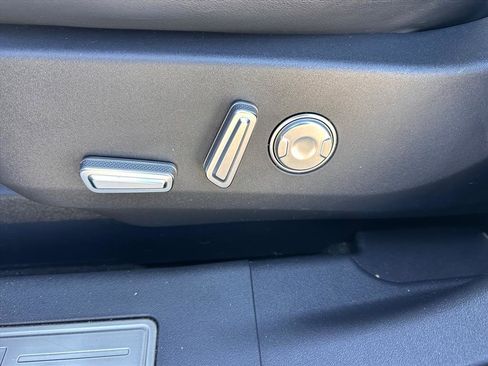 Used 2024 Lincoln Nautilus Reserve image 16