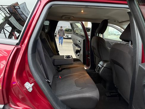 Used 2020 Jeep Cherokee Latitude w/ Cold Weather Group image 16