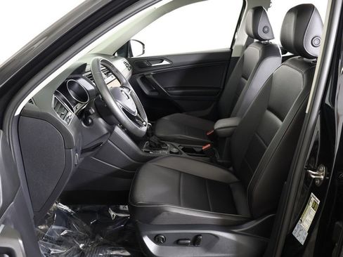 Used 2021 Volkswagen Tiguan SE w/ Panoramic Sunroof Package image 30