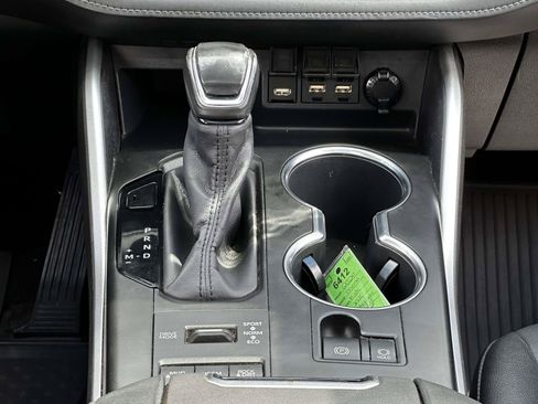 Used 2020 Toyota Highlander XLE AWD/4WD image 22