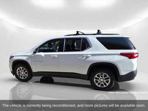 Used 2021 Chevrolet Traverse LT FWD image 9