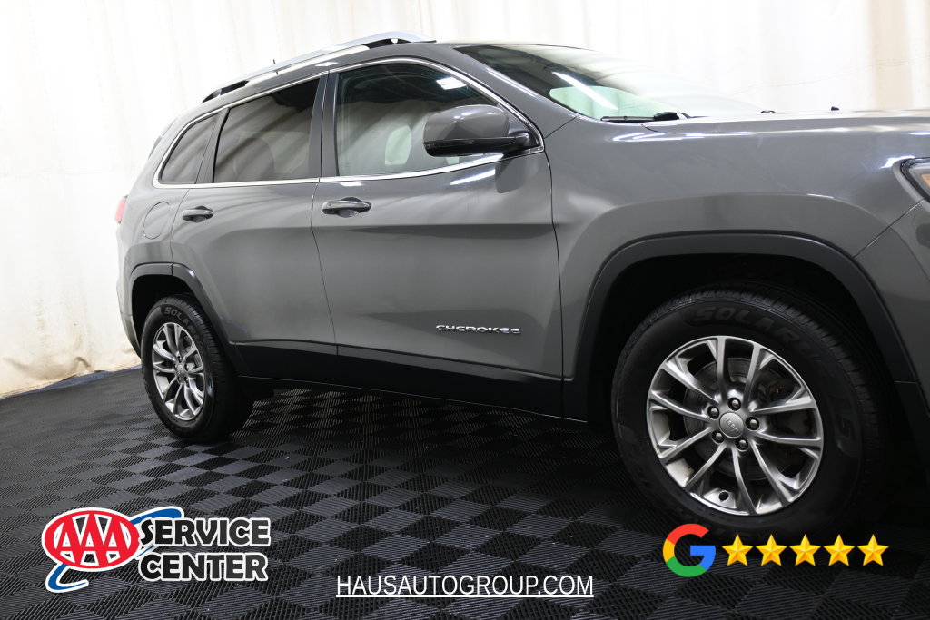 Used 2019 Jeep Cherokee Latitude Plus w/ Cold Weather Group AWD/4WD image 20