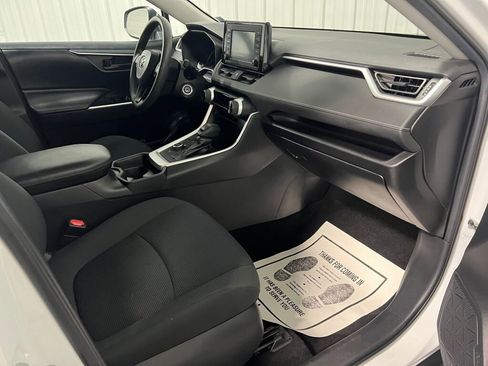 Used 2019 Toyota RAV4 LE image 3