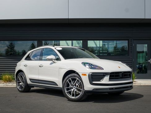 Used 2025 Porsche Macan AWD/4WD image 7