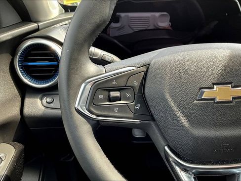 Used 2024 Chevrolet Trax LT w/ Driver Confidence Package FWD image 10