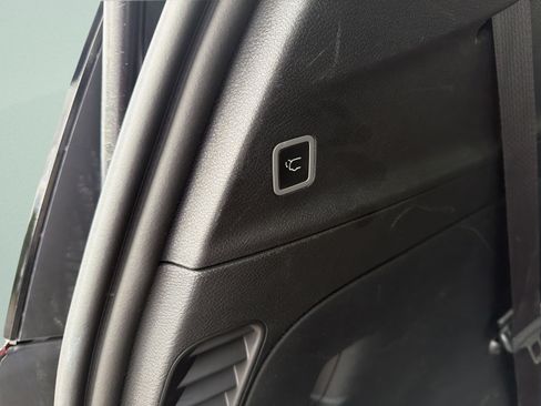 Used 2025 Chrysler Pacifica Select FWD image 10