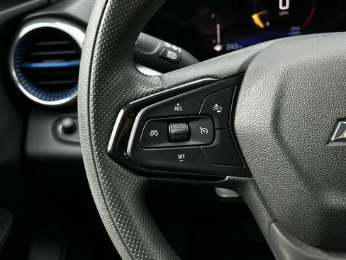 Used 2025 Chevrolet Trax LT FWD image 15