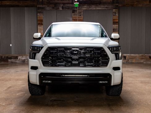 Used 2025 Toyota Sequoia Platinum image 2