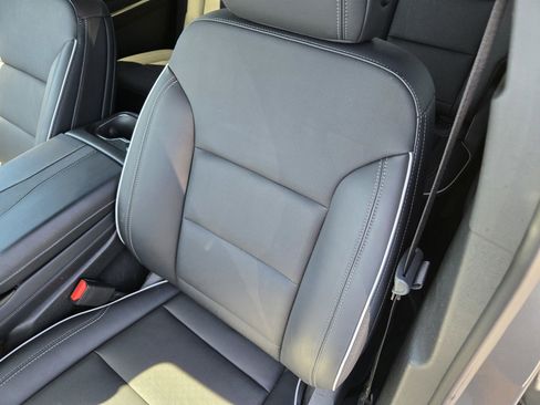 Certified 2025 Buick Enclave Preferred image 15