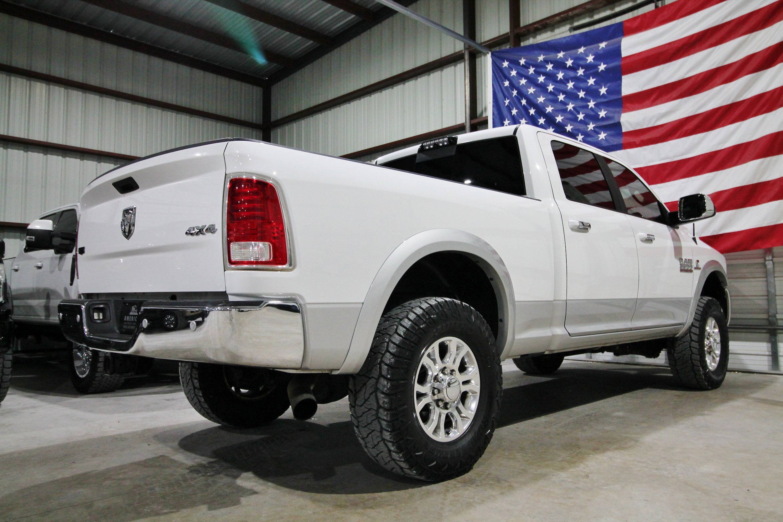 Used 2018 RAM 3500 Laramie AWD/4WD image 11