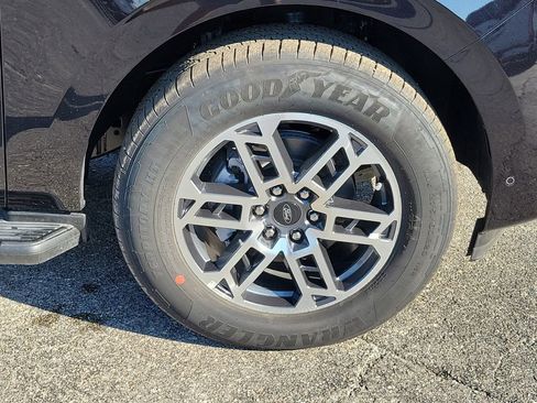 New 2025 Ford Expedition Active image 7