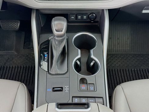 Used 2020 Toyota Highlander XLE image 34