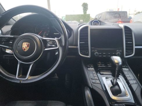 Used 2017 Porsche Cayenne Platinum Edition w/ Premium Package (PJV) image 23